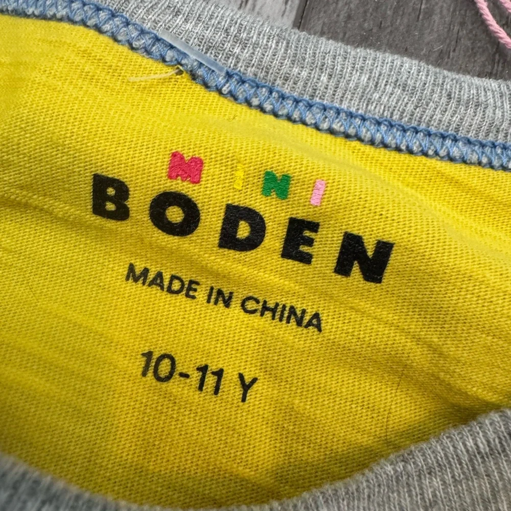 Mini Boden Boys 10-11 New NWT Yellow and Blue Star Appliqué Shirt Long Sleeve - Picture 2 of 3